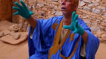Curator Tells a Story at the Ancient Library in Chinguetti - Mauritania