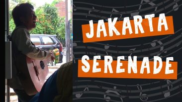 Indonesian Singer Performs in Jakarta Warung Restaurant - Random Lunch Surprise